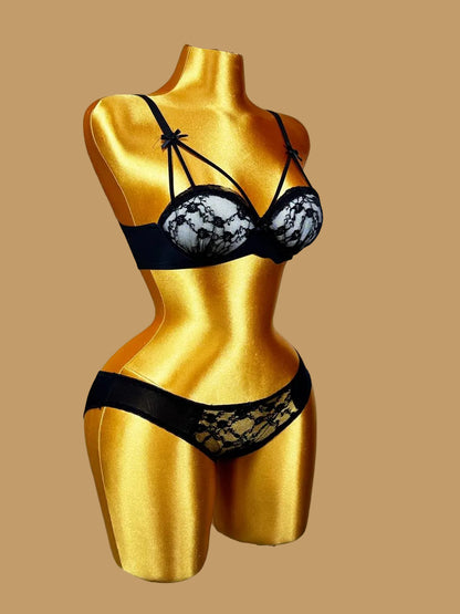 Maison de Lace Set