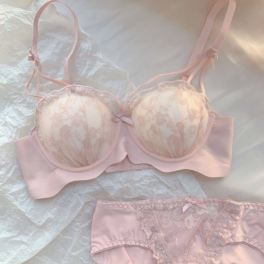 Maison de Lace Set